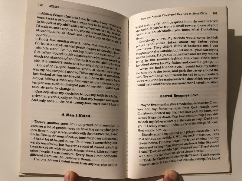 Jesus: A Biblical Defense of His Diety Paperback / Authors: Josh McDowell, Bart Larson  (0866051147)