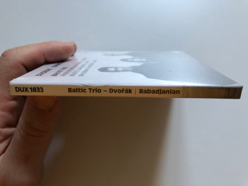 Dvorak, Babadjanian - Baltic Trio: Andrzej Wojciechowski (clarinet), Maciej Kulakowski (cello), Miroslawa Sumlinska (piano) / DUX Recording Producers Audio CD 2021 / DUX 1833