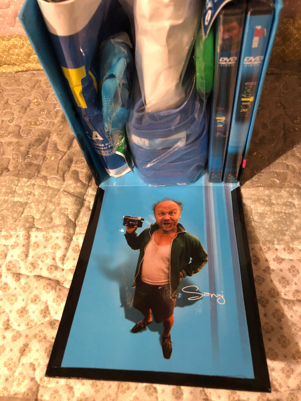 Üvegtigris 1-2. díszdoboz DVD Gift Box - Ajandekdobz - T-Shirt, Sapka, Karkoto, Telefontarto / Csuja Imre, Gáspár Sándor, Reviczky Gábor, Rudolf Péter (5999544259263)
