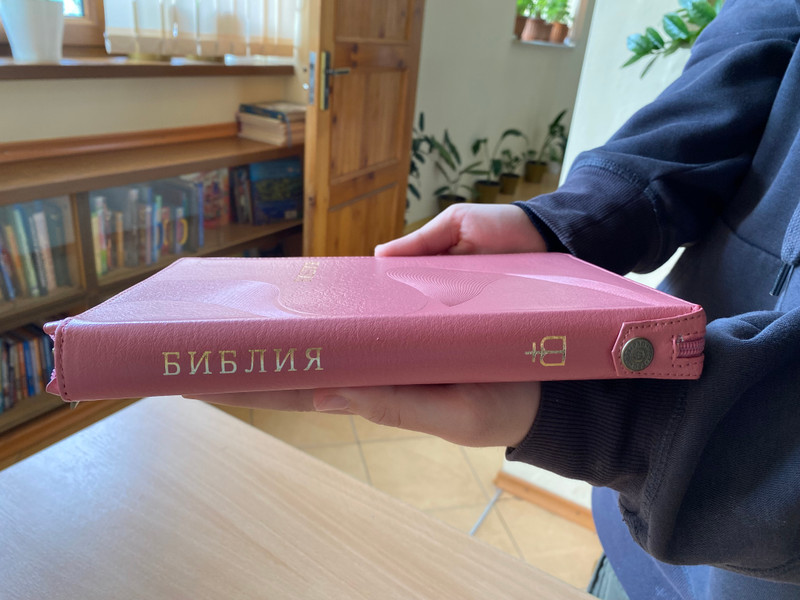 Pink Russian Bible with family pages (gift, wedding, children, events) / розовая Библия с семейными страницами / Pink Leather bound with zippe, indexes, buttonr and golden edges / Mid Size / Russian Bible Society 2017