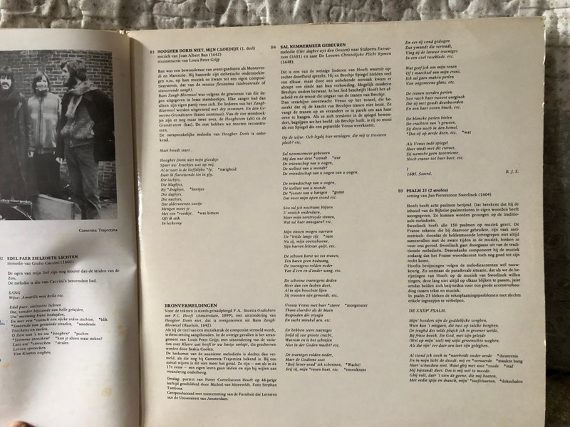 Camerata Trajectina – Oren Aan Hooft / liederen en liedjes van Pieter Corneliszoon Hooft / VNM LP Stereo / R 81002
