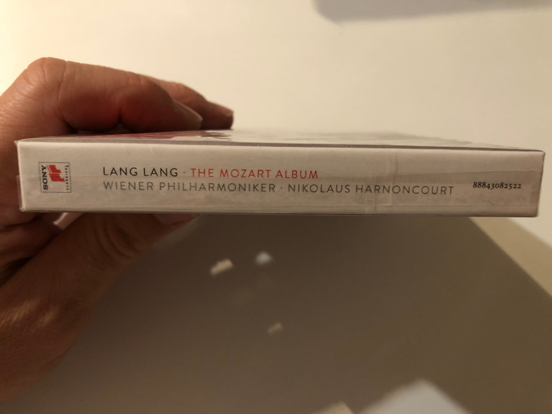 Lang Lang: The Mozart Album - Wiener Philharmoniker, Nikolaus Harnoncourt / Lang Lang's First All-Mozart Recording. Featuring: Two Of Mozart's Greatest Piano Concertos Plus A Selection Of Favourite Solo Pieces / Sony Classical 2x Audio CD 2014 / 88843082522