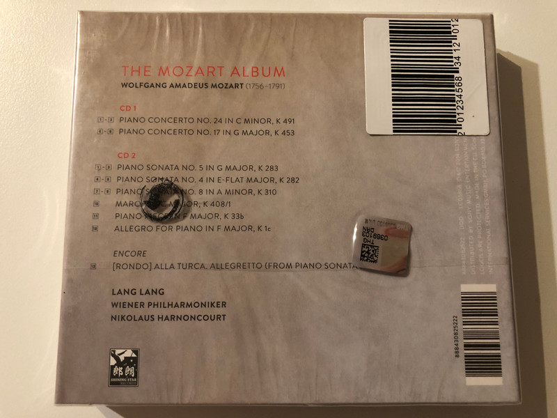 Lang Lang: The Mozart Album - Wiener Philharmoniker, Nikolaus Harnoncourt / Lang Lang's First All-Mozart Recording. Featuring: Two Of Mozart's Greatest Piano Concertos Plus A Selection Of Favourite Solo Pieces / Sony Classical 2x Audio CD 2014 / 88843082522