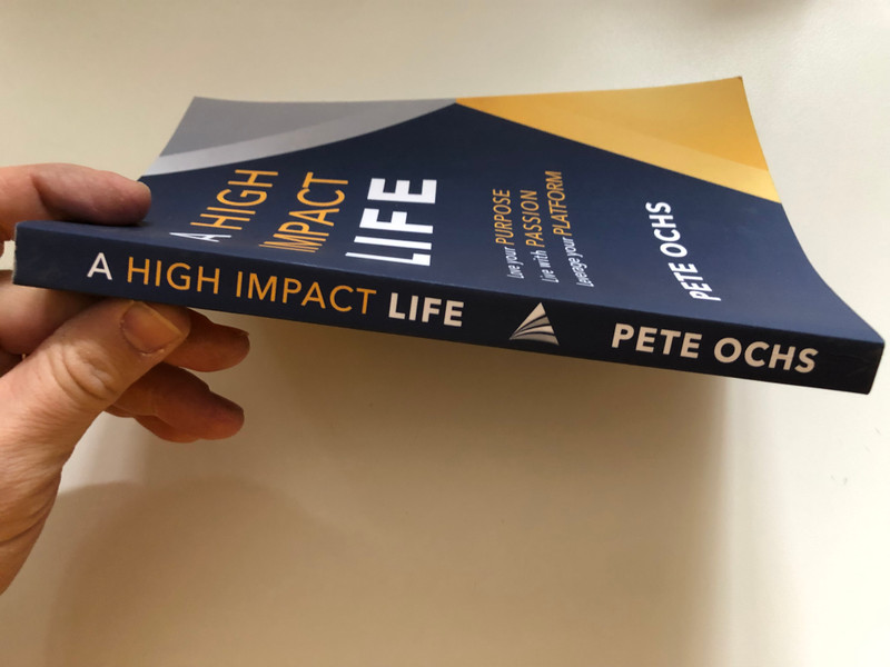 A High Impact Life: Love your Purpose, Live with Passion, Leverage your Platform / Written by: Pete Ochs / Paperback (9781643702919)