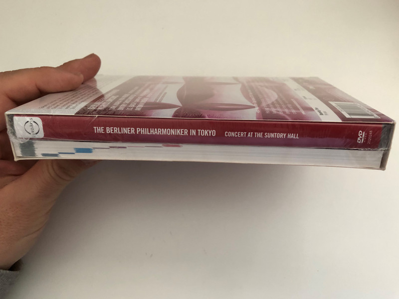 The Berliner Philharmoniker in Tokyo - Concert at the Suntory Hall / Dmitry Shostakovich / Carl Maria von Veber / Antonin Dvorak / J.S.Bach / Recorded Live at the Suntory Hall, Tokio, 26 November 2000 / DVD (880242202482)