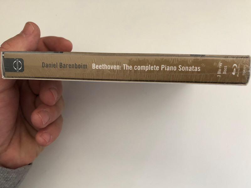 Complete Piano Sonatas Nos 1-32 3 Blu-ray DVD Set/ METROPOLITAN MUNICH / Daniel Barenboim / Recorded at Palais Lobkowitz. Palais Rasumowsky / Palais Kinsky and Schloss Hetzendorf, Vienna 1983-84 / Blu-ray (880242664242)