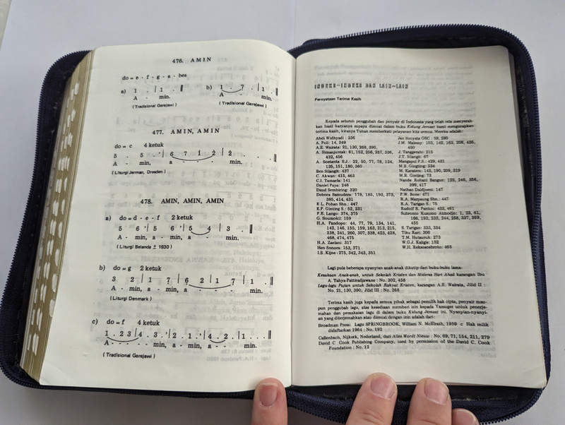 Indonesian Bible with Church Hymnal  ALKITAB - DENGAN KIDUNG JEMAAT  LEMBAGA ALKITAB INDONESIA JAKARTA  TB2 Standard Index Imitation Leather (9786022871965)