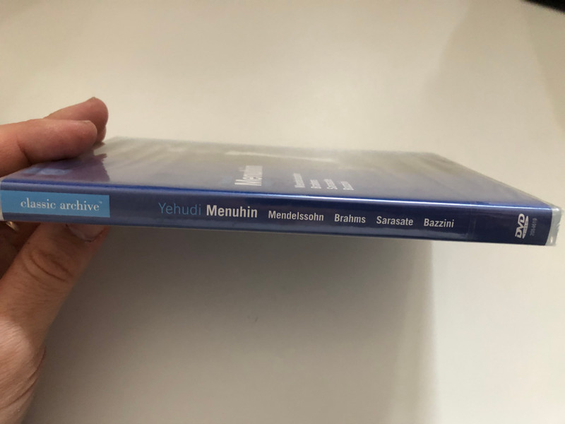 Classic Archive: Yehudi Menuhin / Mendelson, Brahms, Sarasate, Bazzini / Recorded at the Charlie Chaplin Studios, Hollywood, 1947 / Produced and Directed by Bernd Bauer / DVD (880242546197)