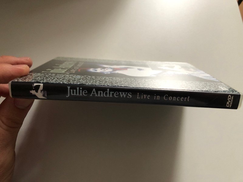 Julie Andrews - Live in Concert / This is RARE and Out of Print JULIE ANDREWS-Live in Concert (1989) DVD / Introduction / Where There is Music 2. London Pride 4. Mrs. Worthington 5. Burlington Bertie 6. Wouldn't It Be Lovely?. Crazy World 10 / DVD (8809047083562)