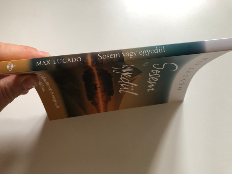 Max Lucado - Sosem Vagy Egyedül  Bízz Isten jelenlétének és erejének csodájában!  Paperback  Keresztyén Ismeretterjesztő Alapítvány 2021 (9786155446672)