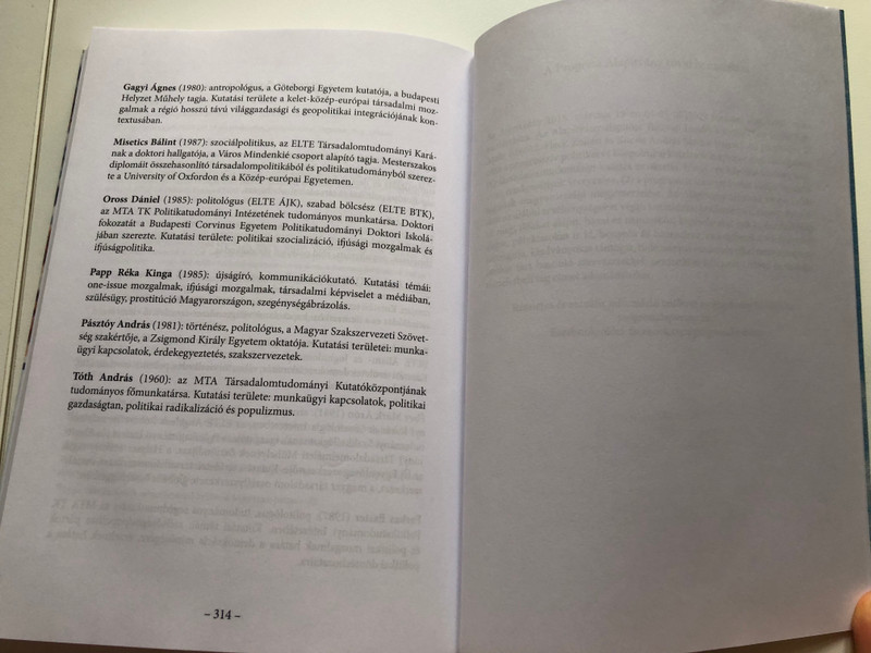 MOZGALMI TÁRSADALOM  Noran-Libro Kiadó 2018  Paperback (9786155761508)