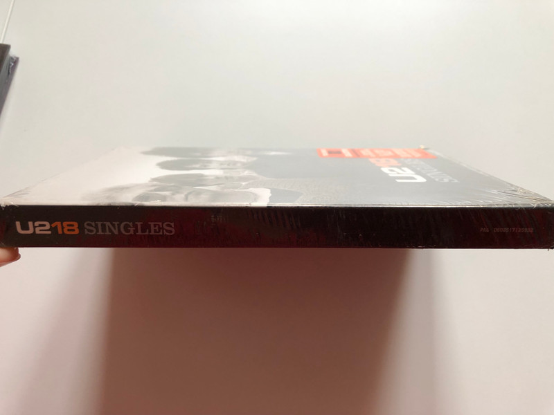 U218 SINGLES / Collection Deluxe Limited Edition / CD, DVD, and Book 2006 (602517135932)