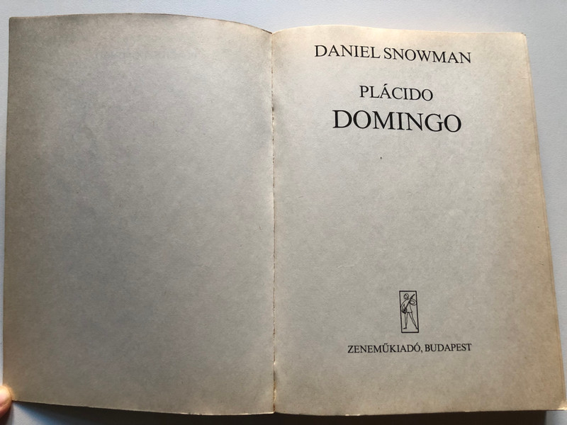 Placido Domingo - Daniel Snowman  ZENEMŰKIADÓ, BUDAPEST  Paperback (9633306884)
