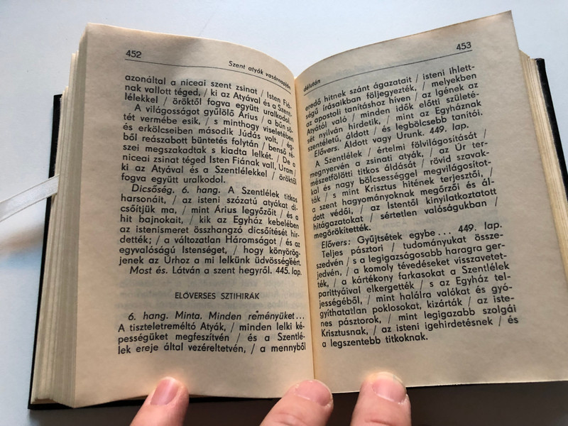 DICSÉRJÉTEK AZ URAT! - GÖRÖGSZERTARTÁSÚ KATOLIKUS ÉNEKESKÖNYV  VASÁR- ÉS ÜNNEPNAPI SZENT SZOLGÁLATOK ÉS ÉNEKEI  Budapest, 1984  Hardcover (9633604168)