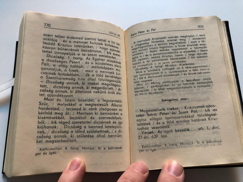 DICSÉRJÉTEK AZ URAT! - GÖRÖGSZERTARTÁSÚ KATOLIKUS ÉNEKESKÖNYV  VASÁR- ÉS ÜNNEPNAPI SZENT SZOLGÁLATOK ÉS ÉNEKEI  Budapest, 1984  Hardcover (9633604168)