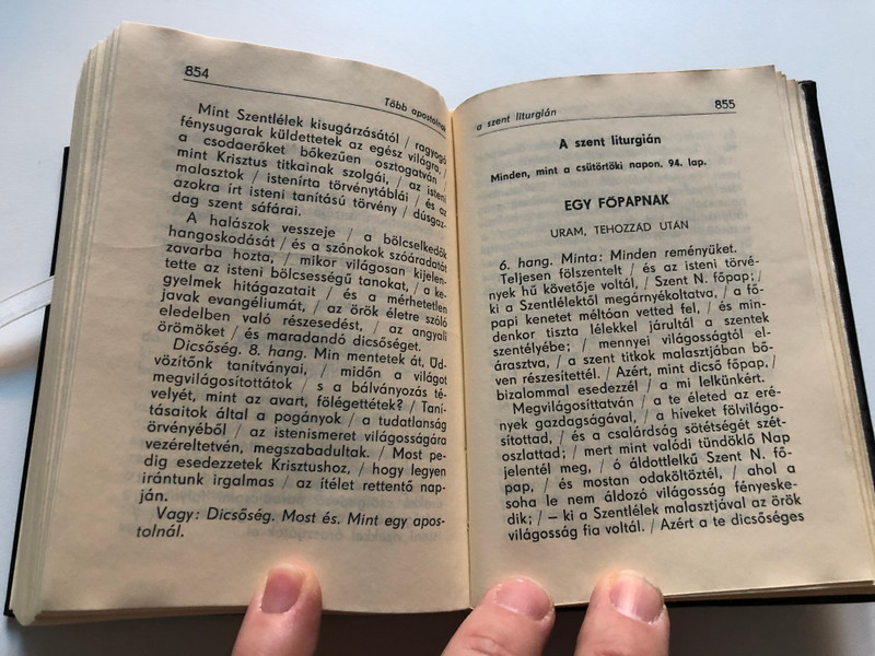 DICSÉRJÉTEK AZ URAT! - GÖRÖGSZERTARTÁSÚ KATOLIKUS ÉNEKESKÖNYV  VASÁR- ÉS ÜNNEPNAPI SZENT SZOLGÁLATOK ÉS ÉNEKEI  Budapest, 1984  Hardcover (9633604168)
