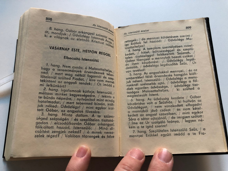 DICSÉRJÉTEK AZ URAT! - GÖRÖGSZERTARTÁSÚ KATOLIKUS ÉNEKESKÖNYV  VASÁR- ÉS ÜNNEPNAPI SZENT SZOLGÁLATOK ÉS ÉNEKEI  Budapest, 1984  Hardcover (9633604168)