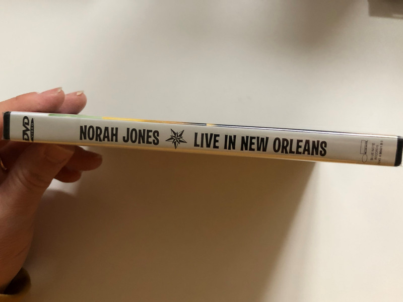 Norah Jones: Live in New Orleans / Video: COME AWAY WITH ME / NORAH and her band are captured here in an intimate setting at the House of Blues in New Orleans on August 24, 2002 / DVD (724349043190)