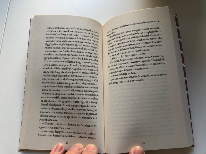 A gyertyák csonkig égnek - Helikon zsebkönyvek 20.  Helikon Kiadó, 2015, 2019, 2020  Paperback (9789634792451)