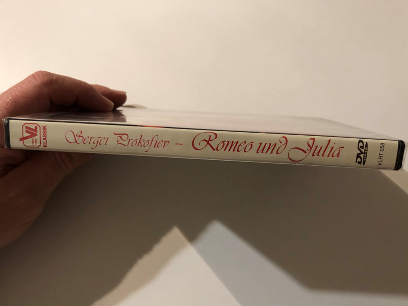 Romeo and Juliet / Composer: Sergei Prokofiev / Ballet in three acts with prologue and epilogue Based on Shakespeare / First performance on December 30, 1938 / Chorps de ballet of the Moscow State Theater / DVD (9120005650428)