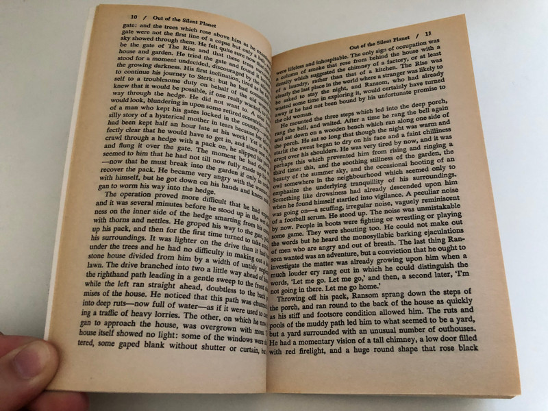 Out of the Silent Planet (Space Trilogy, Book 1) / SCRIBNER PAPERBACK FICTION Rockefeller Center / First Scribner Paperback Fiction edition 1996