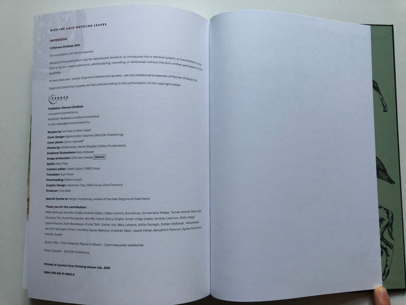 SIZZLING AMID RUSTLING LEAVES  VIKTOR SEGAL, JOE VIDA  ADVENTURES IN FOREST GASTRONOMY WITH QUOTES FROM ZSIGMOND SZÉCHENYI  PANNON Publishing 2021  Hardcover (9786150106526)