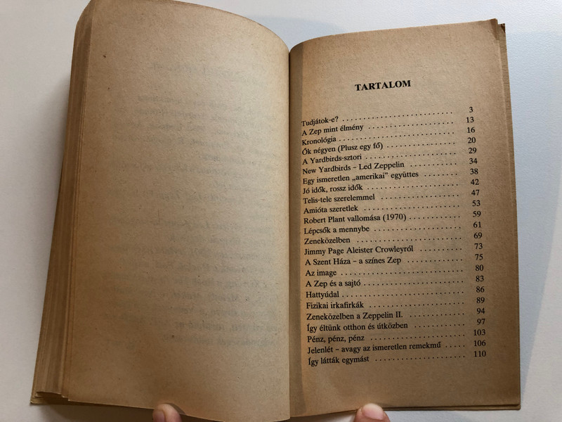 Led Zeppelin - Göbölyös N. László  ROCKTÖRTÉNETI KISKÖNYVTÁR  LAUDE KIADÓ BUDAPEST, 1989  Paperback (9337830014) 