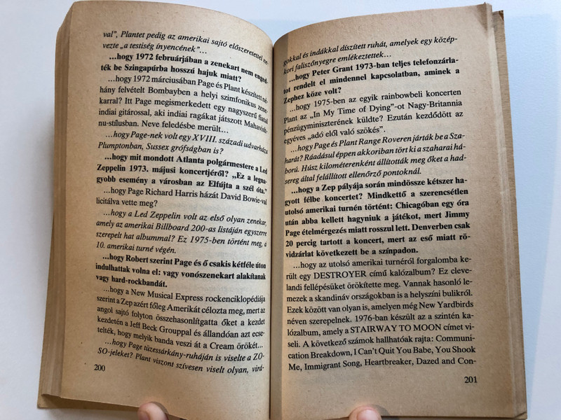 Led Zeppelin - Göbölyös N. László  ROCKTÖRTÉNETI KISKÖNYVTÁR  LAUDE KIADÓ BUDAPEST, 1989  Paperback (9337830014) 