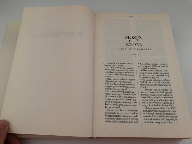 Biblia - The Bible / Translated by Gáspár Károlyi 1590 / It was selected and the study was written by István Vas / SELECTION FROM THE VIZSOLY BIBLE / EUROPA BOOK PUBLISHING BUDAPEST, 2012 (9789630795111)