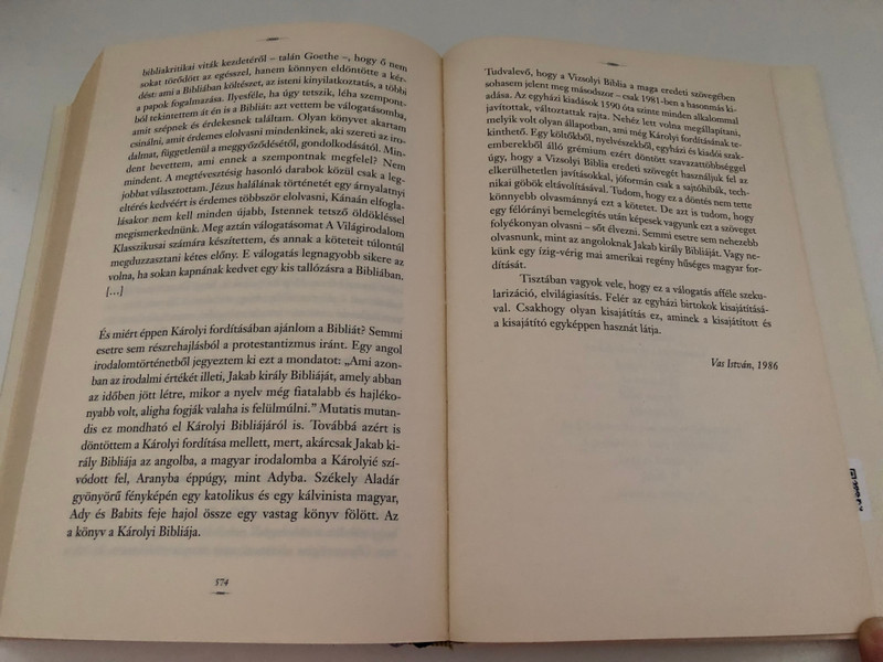 Biblia - The Bible / Translated by Gáspár Károlyi 1590 / It was selected and the study was written by István Vas / SELECTION FROM THE VIZSOLY BIBLE / EUROPA BOOK PUBLISHING BUDAPEST, 2012 (9789630795111)