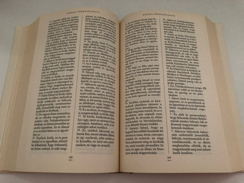 Biblia - The Bible / Translated by Gáspár Károlyi 1590 / It was selected and the study was written by István Vas / SELECTION FROM THE VIZSOLY BIBLE / EUROPA BOOK PUBLISHING BUDAPEST, 2012 (9789630795111)