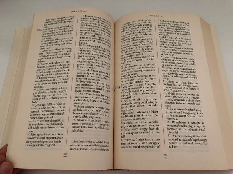 Biblia - The Bible / Translated by Gáspár Károlyi 1590 / It was selected and the study was written by István Vas / SELECTION FROM THE VIZSOLY BIBLE / EUROPA BOOK PUBLISHING BUDAPEST, 2012 (9789630795111)