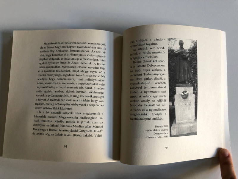 VÁNDORNYOMDÁSZOK MAGYARORSZÁGON A 16. SZÁZADBAN - Persovits József  OPTIMA TÉKA KIADÓ 2015  Paperback (9789838886071)