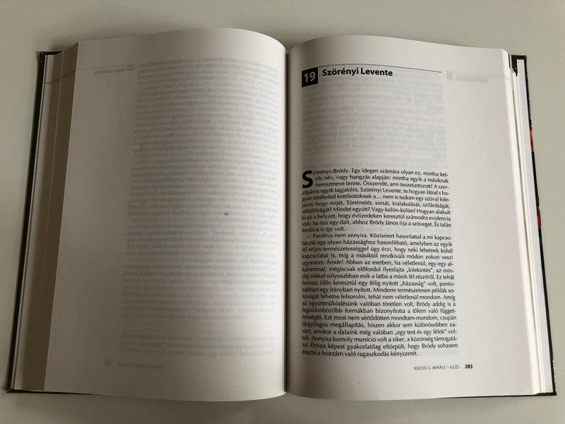 KOCSIS L. MIHÁLY - ÉNEKELT TÖRTÉNELEM  A szerző és az együttes által dedikált példány!  MÉDIA NOVA  Zikkurat Kft. 1999  Paperback (9789630386890)