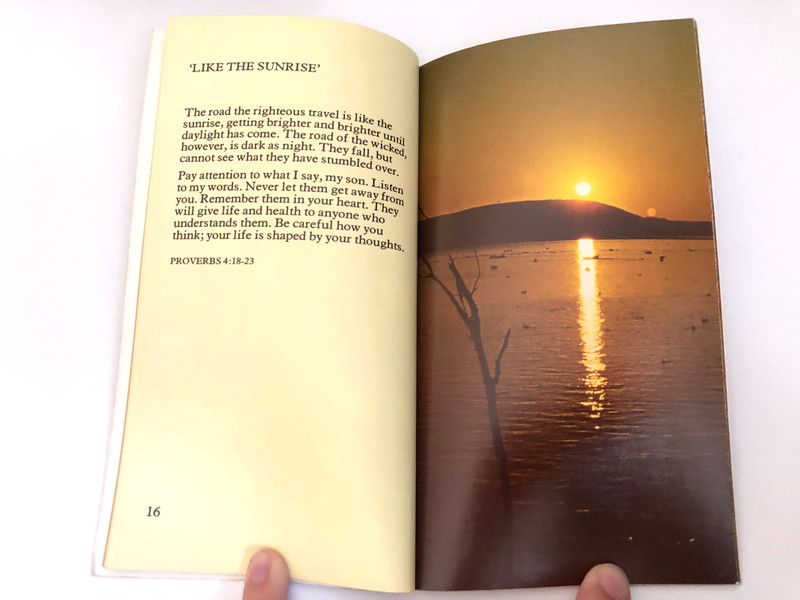 Words of Life: Good News Bible / Extracts from the Bible with full-colour photographs / Published by Lion Publishing