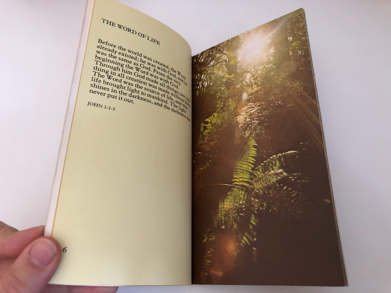Words of Life: Good News Bible / Extracts from the Bible with full-colour photographs / Published by Lion Publishing