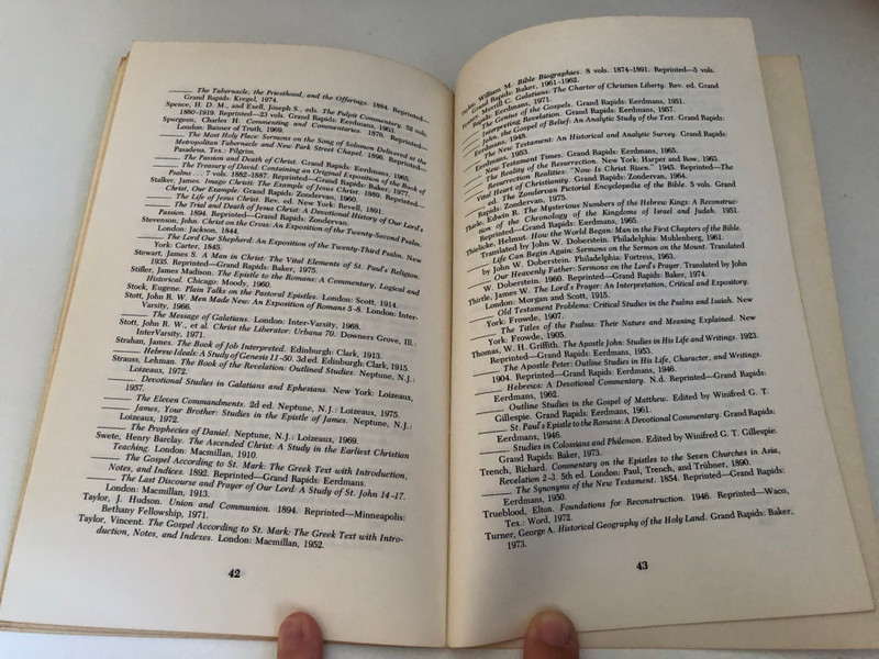 A basic library for Bible students by Dr. Warren Wiersbe / A Guide to Good Reading and Preaching / This special edition issued 1981 by Baker Book House Company (0801096413)