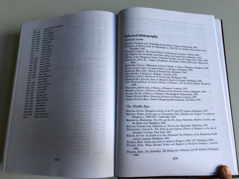 A CONCISE HISTORY OF HUNGARY  The History of Hungary from the early Middle Ages to the Present  edited by ISTVÁN GYÖRGY TÓTH  CORVINAOSIRIS Publishing 2005  Hardcover (9789631352313)