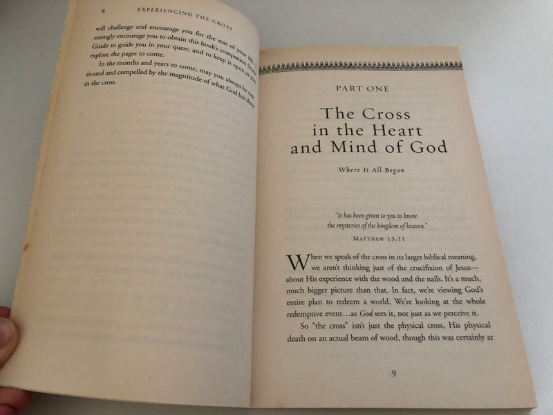 Experiencing The Cross Your Greatest Opportunity For Victory Over Sin by Henry Blackaby  RECEIVE THE REALITY - DISCOVER THE POWER - LIVE THE EXPERIENCE  YOUR GREATEST OPPORTUNITY for VICTORY OVER SIN  Multnomah Publishers, Inc. Sisters, Oregon 