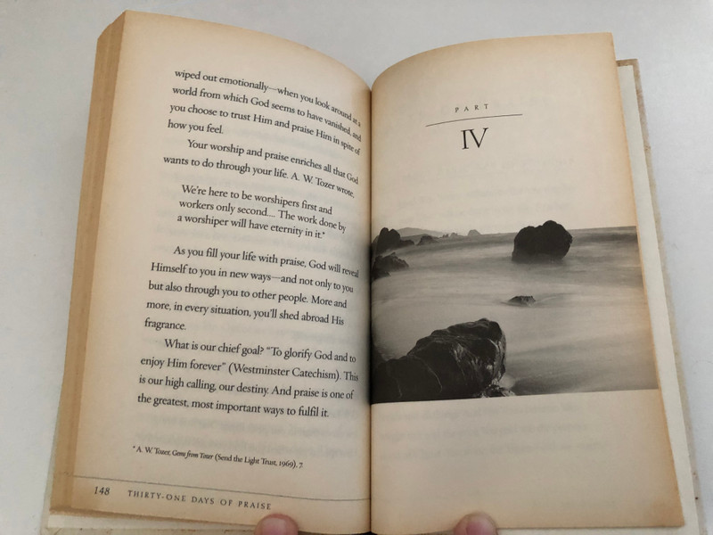 Thirty-One Days of Praise Enjoying God Anew (31 Days Series) by Ruth Myers and Warren Myers  Come into His Presence with Praise  Experiencing God in a deeper way  Published by Multnomah Publishers