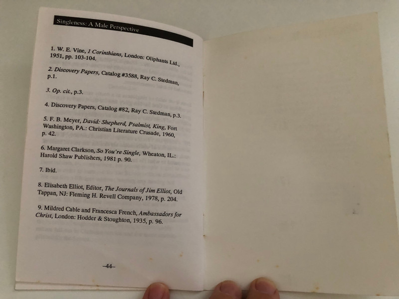SINGLENESS: A MALE PERSPECTIVE by William MacDonald / EVERYDAY PUBLICATIONS INC. / Scripture quotations are from the NEW KING JAMES VERSION of the Bible (0888737068)