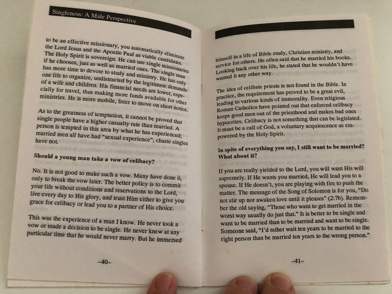 SINGLENESS: A MALE PERSPECTIVE by William MacDonald / EVERYDAY PUBLICATIONS INC. / Scripture quotations are from the NEW KING JAMES VERSION of the Bible (0888737068)