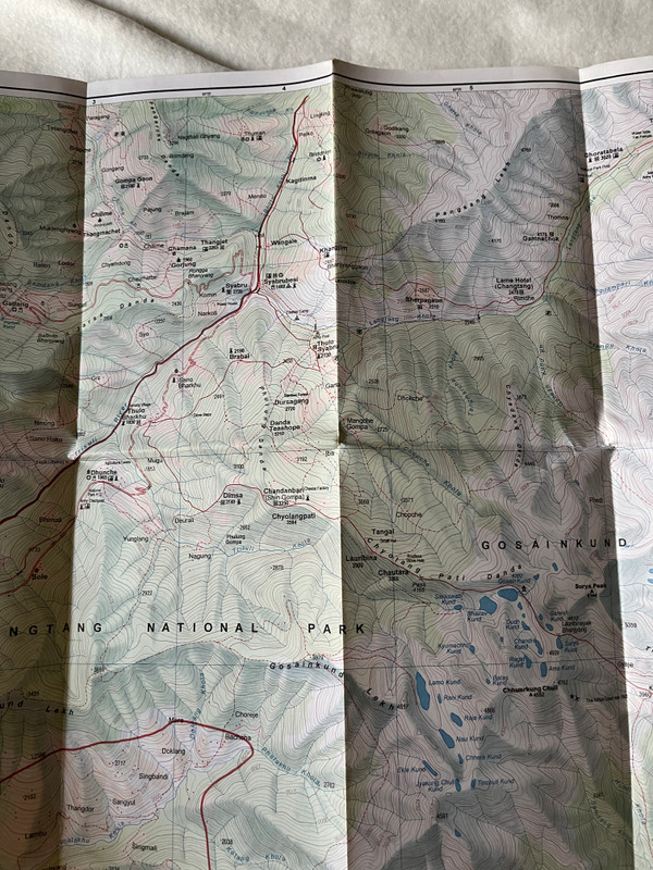 TREKKING ROUTES to GOSAINKUND - SHIVA'S SACRED LAKES  From Trisuli Bazaar to Dhunche - Gosainkund - Helambu - Lantang  Scale 175000  Lat. N 27° 55 28° 15' Long E 85° 10' - 85° 40'  Nepa Maps
