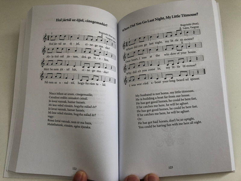 Madárka, madárka – 111 népdal magyarul és angolul, kottával  LITTLE BIRD, LITTLE BIRD - 111 Folk Songs in Hungarian and English with Musial notes  TINTA Könyvkiadó  Paperback (9789634093923)
