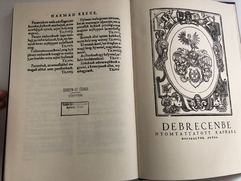 MAGYAR DECRET VM  Csorba Csaba Magyar decretum, kit Weres Balás a deákból, tudni illik a Werbőczy István Decretomából, melyet tripartitomnak neveznek  Magyarra fordított  Miskolc, 1991  Hardcover