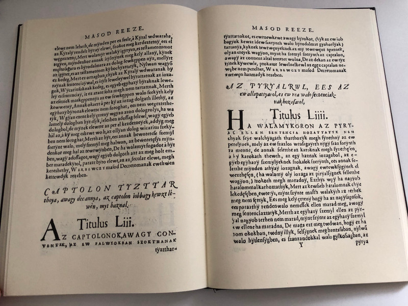MAGYAR DECRET VM  Csorba Csaba Magyar decretum, kit Weres Balás a deákból, tudni illik a Werbőczy István Decretomából, melyet tripartitomnak neveznek  Magyarra fordított  Miskolc, 1991  Hardcover