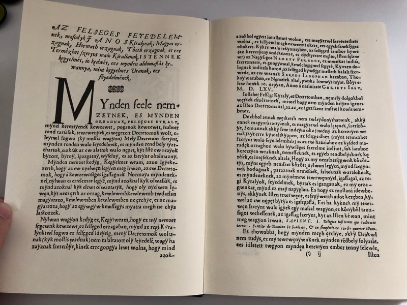 MAGYAR DECRET VM  Csorba Csaba Magyar decretum, kit Weres Balás a deákból, tudni illik a Werbőczy István Decretomából, melyet tripartitomnak neveznek  Magyarra fordított  Miskolc, 1991  Hardcover