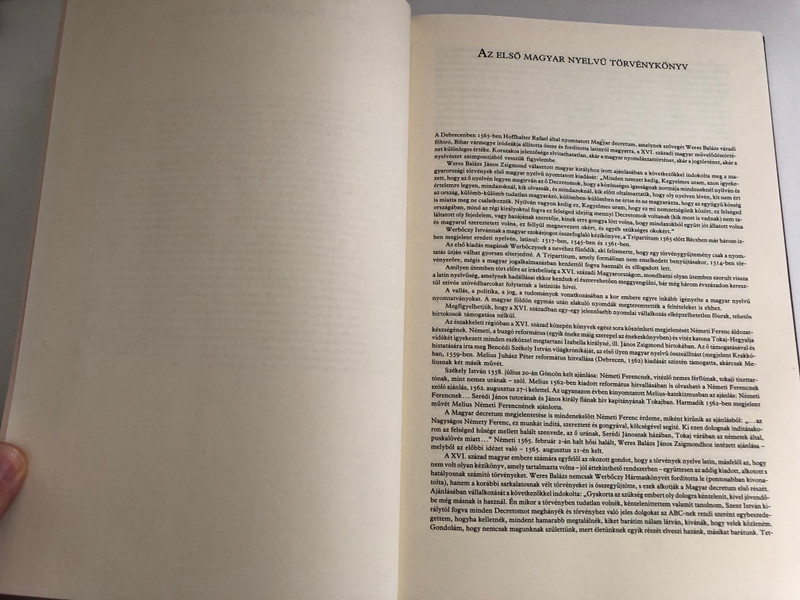 MAGYAR DECRET VM  Csorba Csaba Magyar decretum, kit Weres Balás a deákból, tudni illik a Werbőczy István Decretomából, melyet tripartitomnak neveznek  Magyarra fordított  Miskolc, 1991  Hardcover