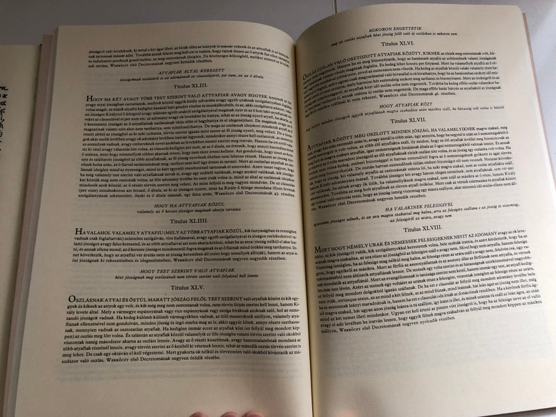MAGYAR DECRET VM  Csorba Csaba Magyar decretum, kit Weres Balás a deákból, tudni illik a Werbőczy István Decretomából, melyet tripartitomnak neveznek  Magyarra fordított  Miskolc, 1991  Hardcover