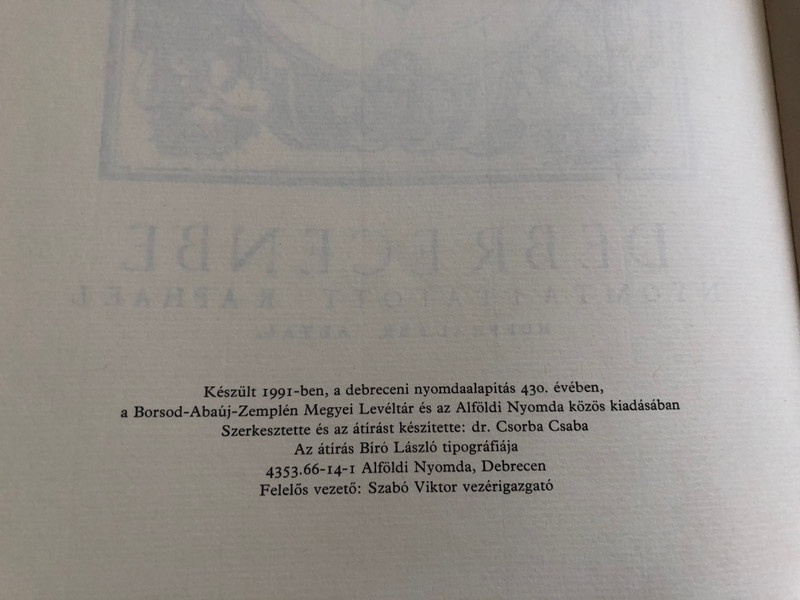 MAGYAR DECRET VM  Csorba Csaba Magyar decretum, kit Weres Balás a deákból, tudni illik a Werbőczy István Decretomából, melyet tripartitomnak neveznek  Magyarra fordított  Miskolc, 1991  Hardcover